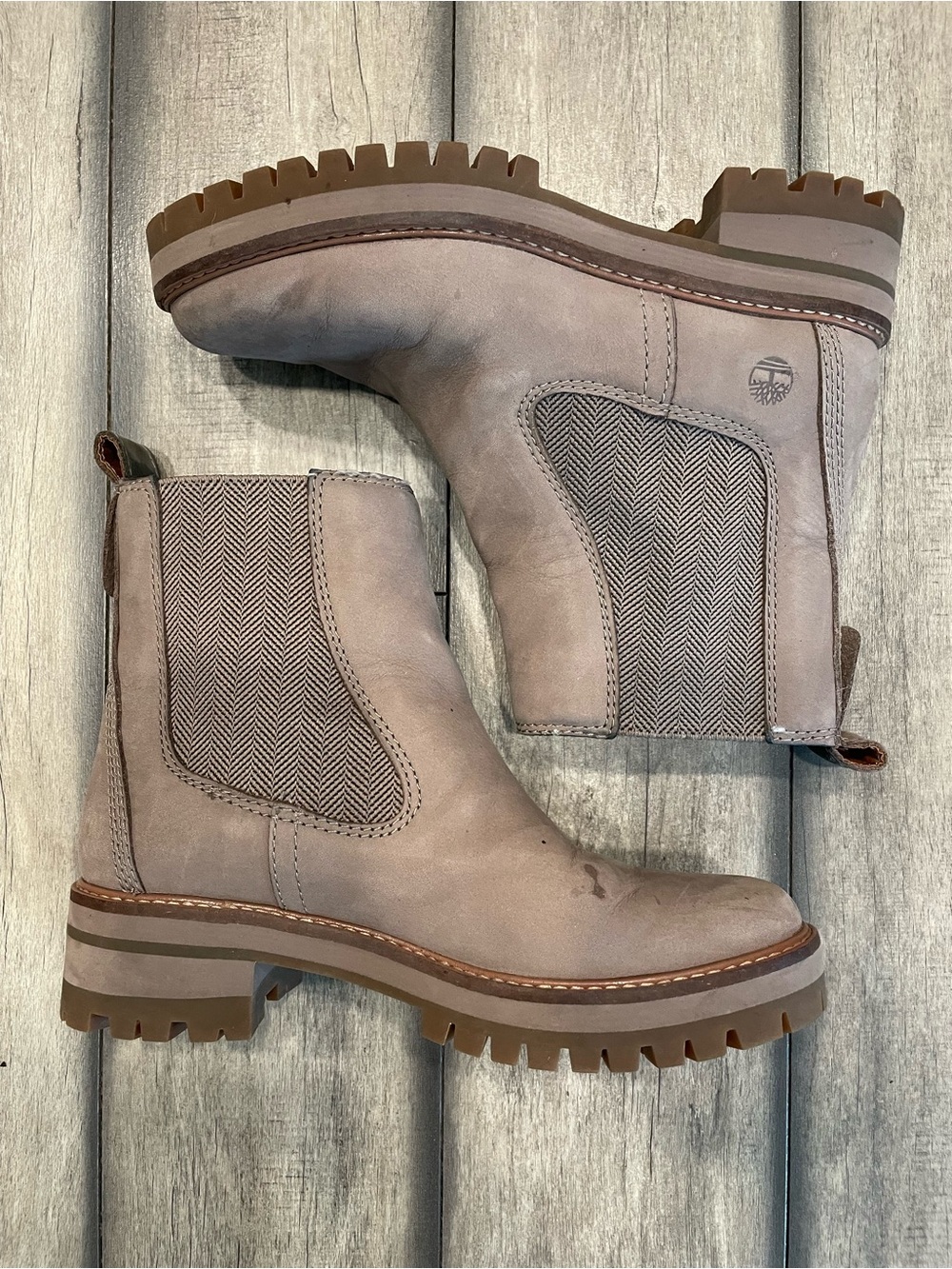Timberland Women's Taupe Chelsea Lug Ankle Boots